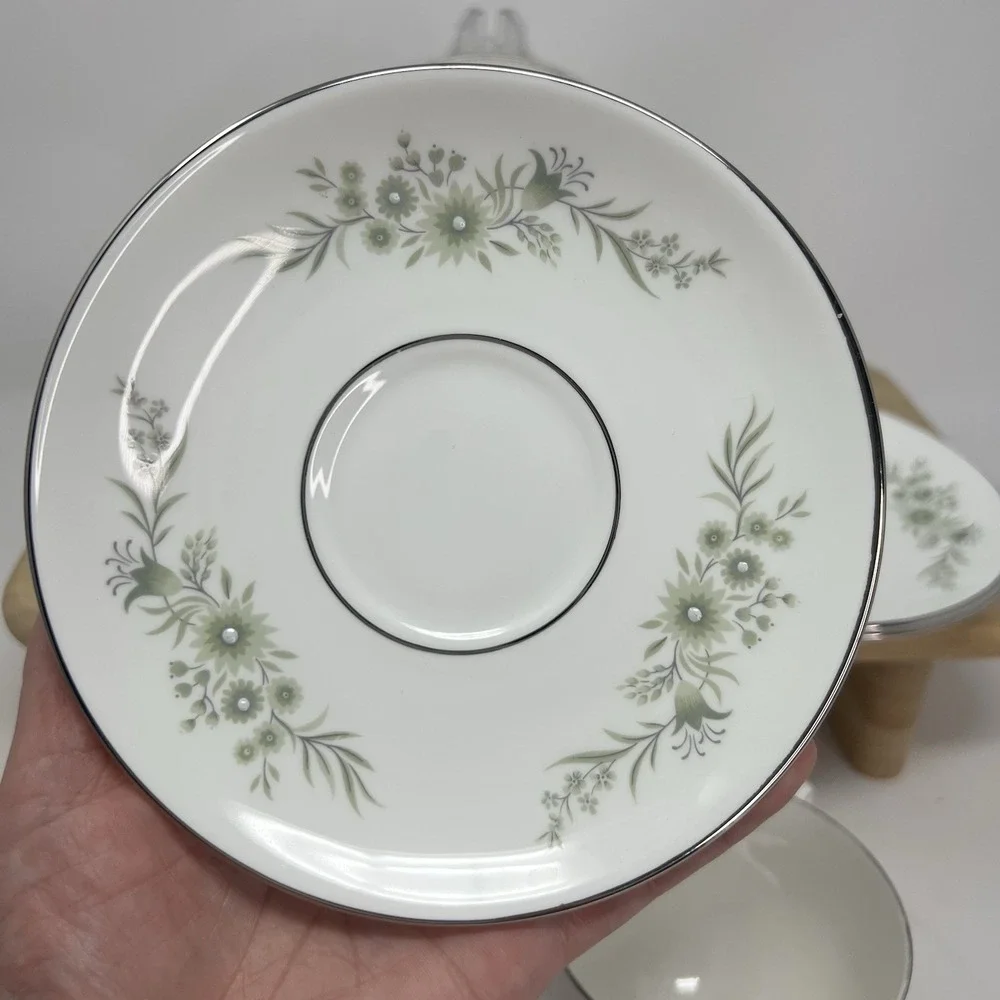 Wedgwood England Westbury Set 4 Saucers‎ 2 Cups Bone China Platinum Green Floral